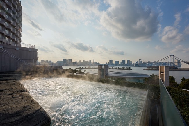 東京湾を望む庵スパTOKYOの屋外ジェットバスの提供写真